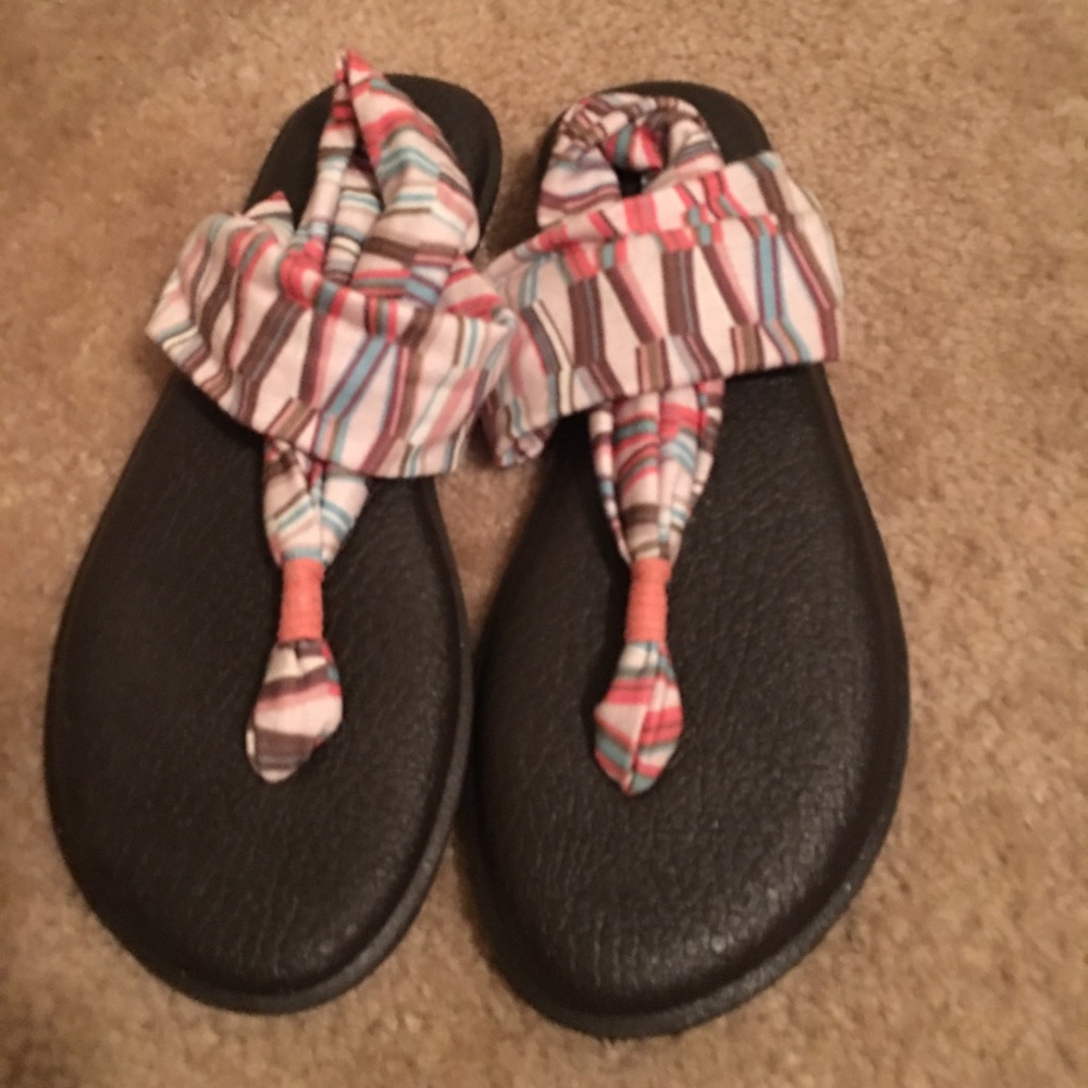 EUC Sanuk sandals